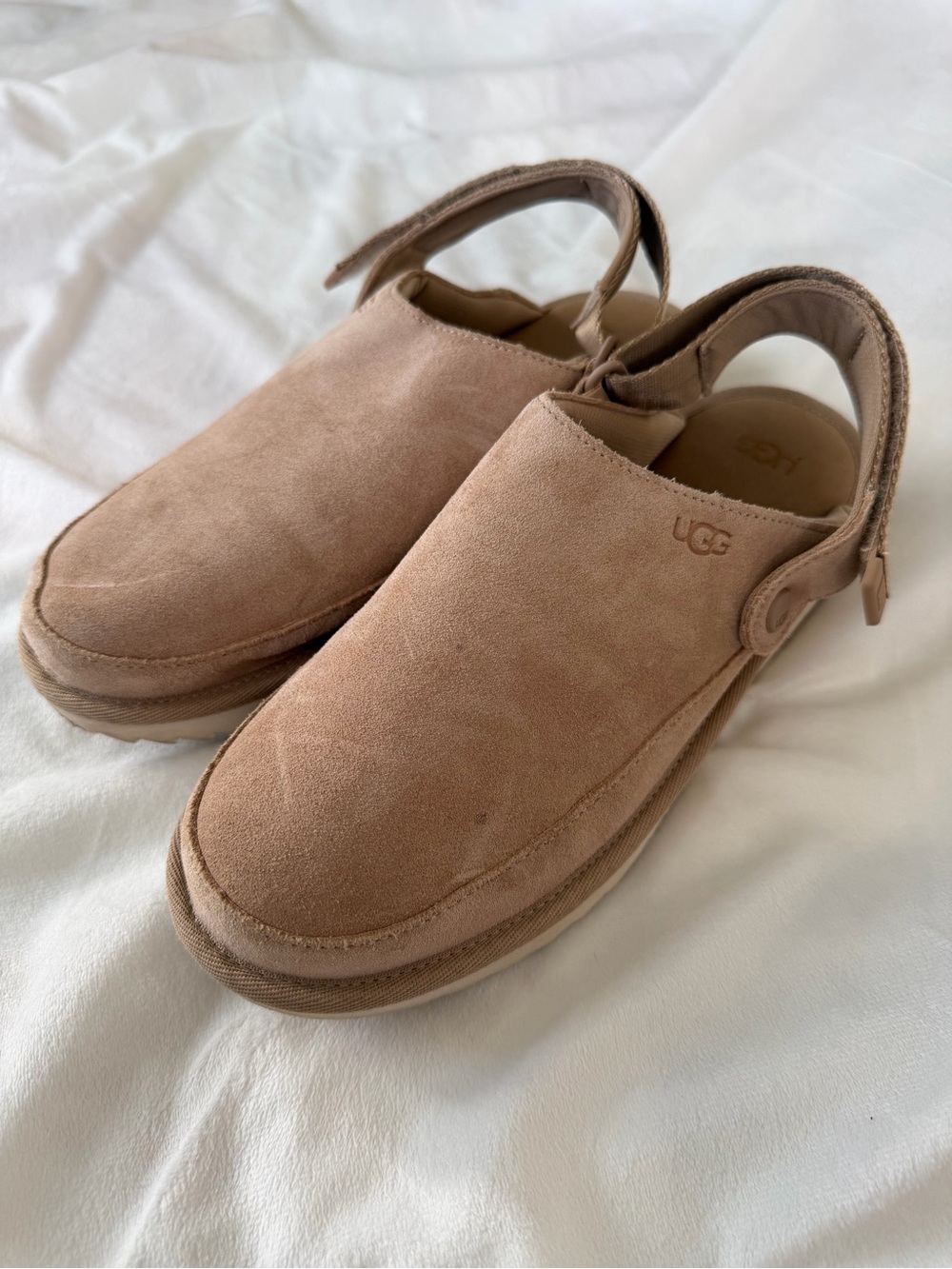 UGG Kids Suede Slip-On Clog in Light Chestnut